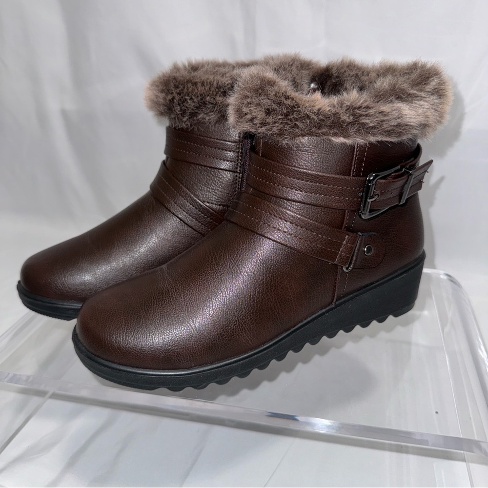 Faux fur ankle booties size 6